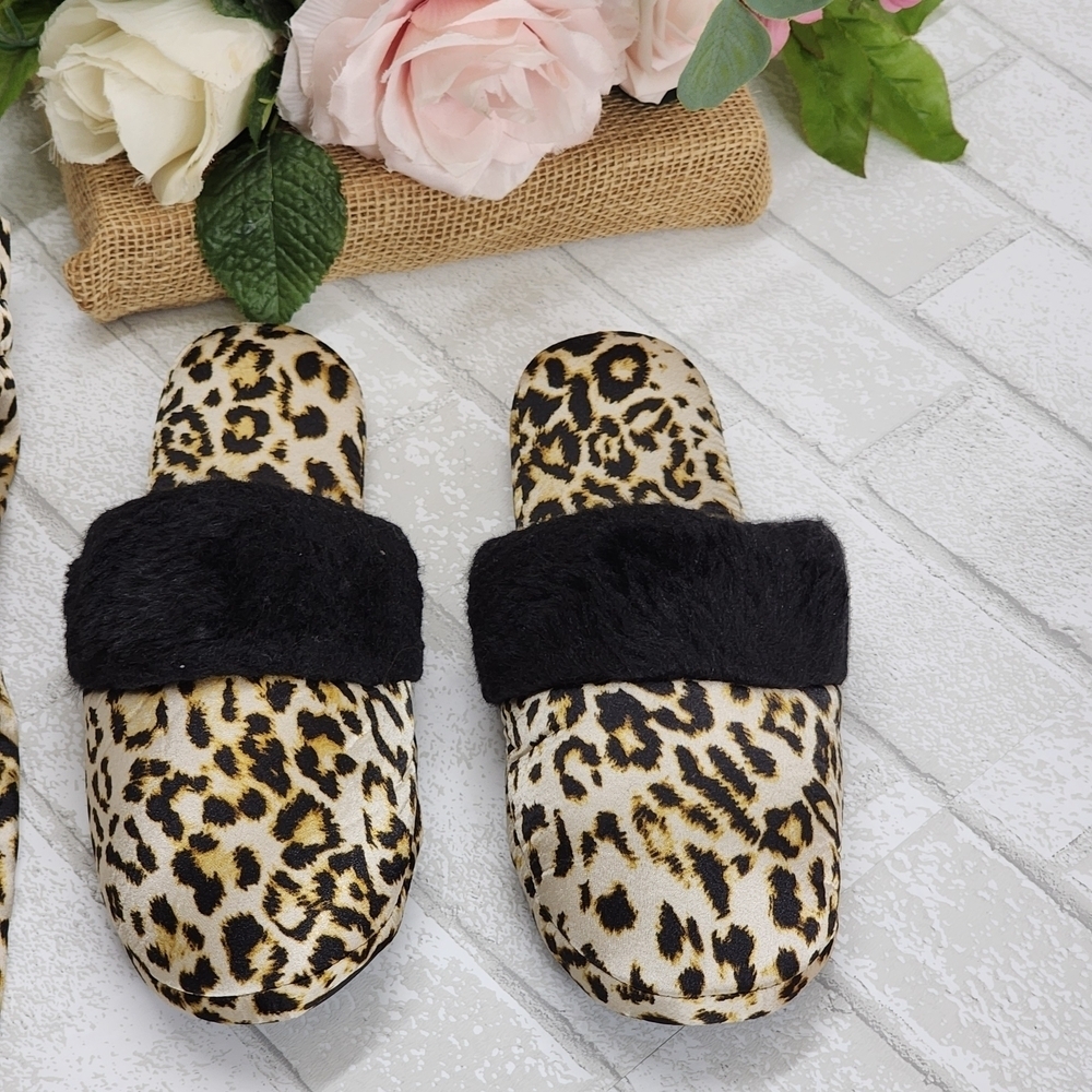 Leopard Print Women's Slippers with Black Fur Trim